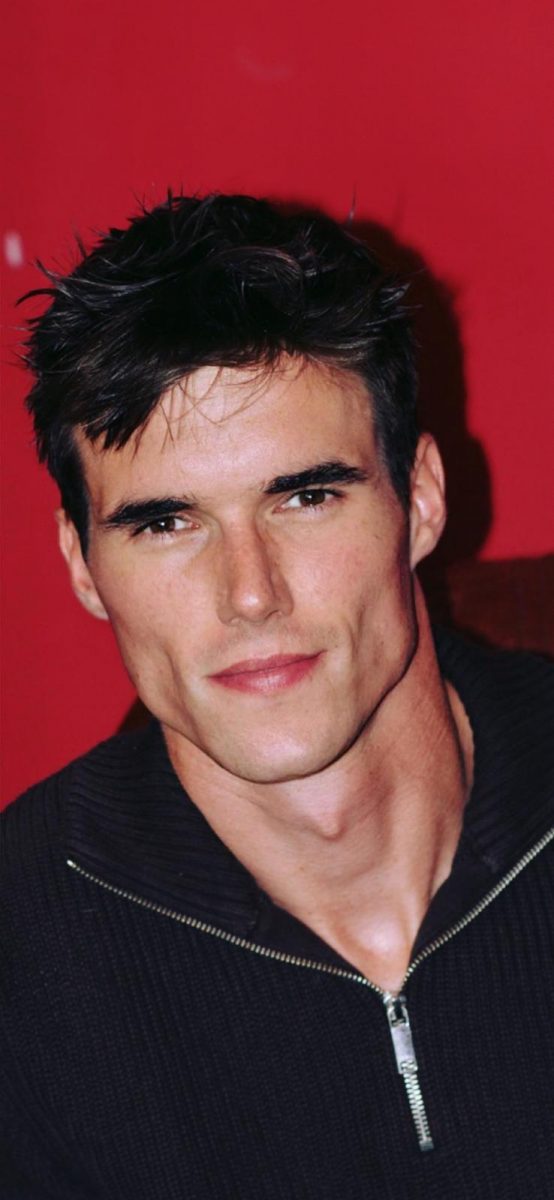 discreet male escort Aaron portrait