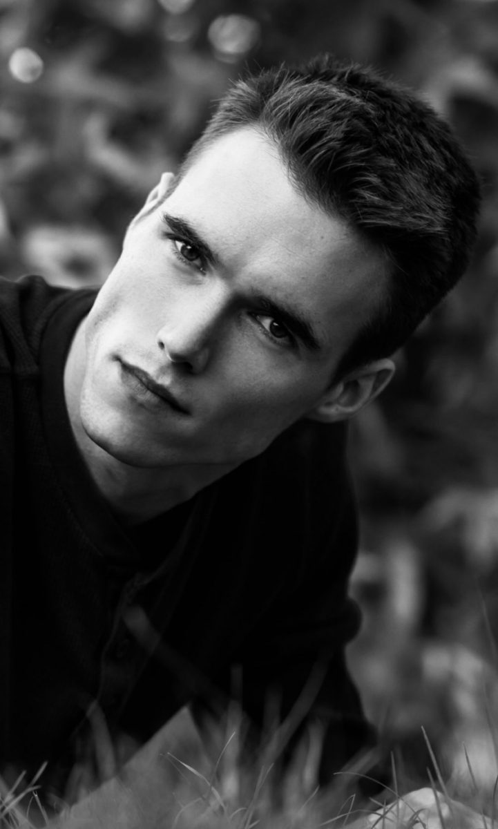 discreet male escort Aaron portrait